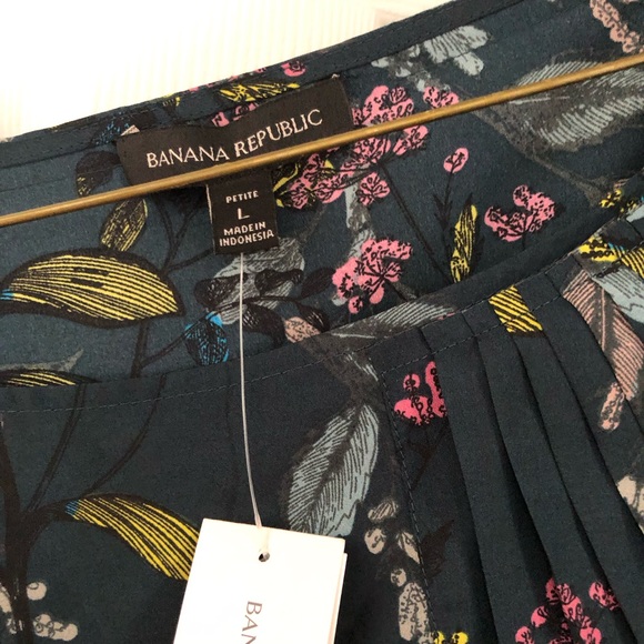 Women’s Banana Republic blouse - Picture 3 of 3